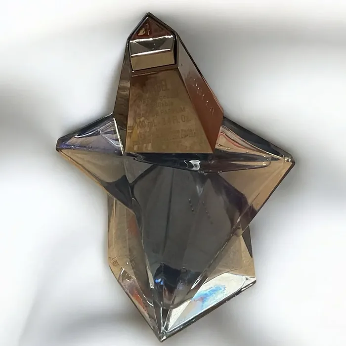Referencia visual del perfume ANGEL